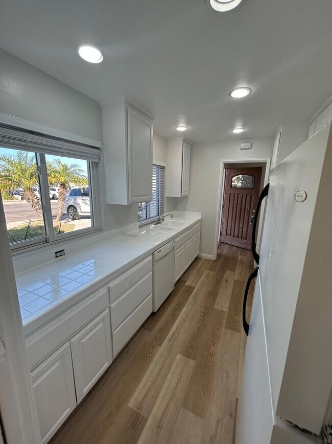Foto del edificio - Beautiful Remodeled 3 Bedroom 2 Bath, Only A Few Blocks from SDSU and many Shopping!  Available N...