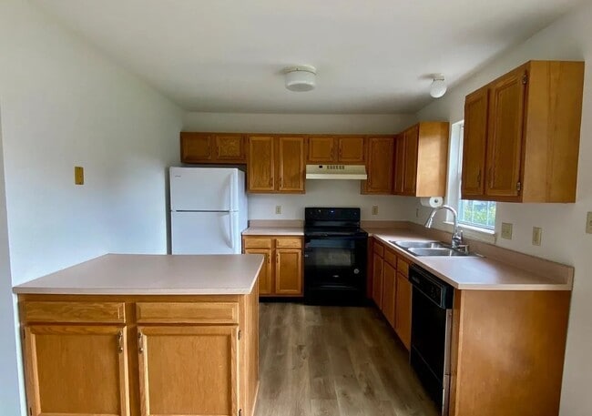 Building Photo - 6605 Hollow Dr