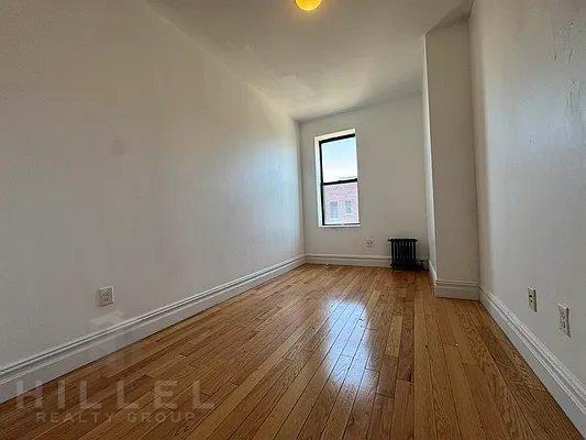 Building Photo - 3 bedroom in ASTORIA NY 11105