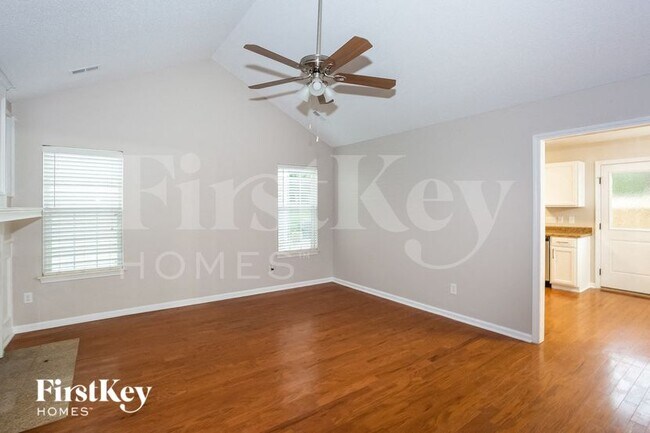 Foto del edificio - 8507 Redstone View Dr