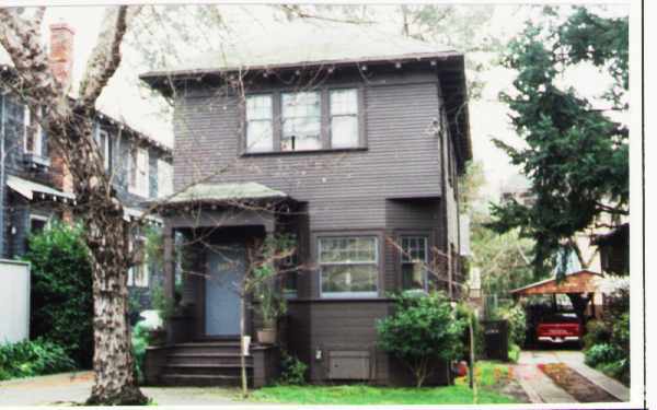 Building Photo - 2838 Derby St