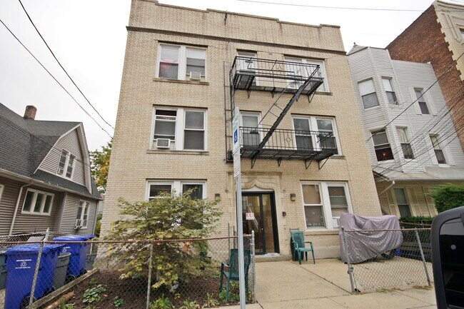Building Photo - 379 Undercliff Ave