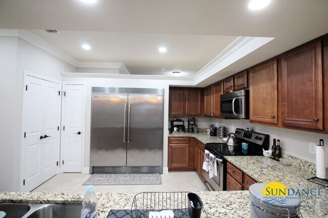 Building Photo - Stunning 4 Bedroom Mary Esther home with S...