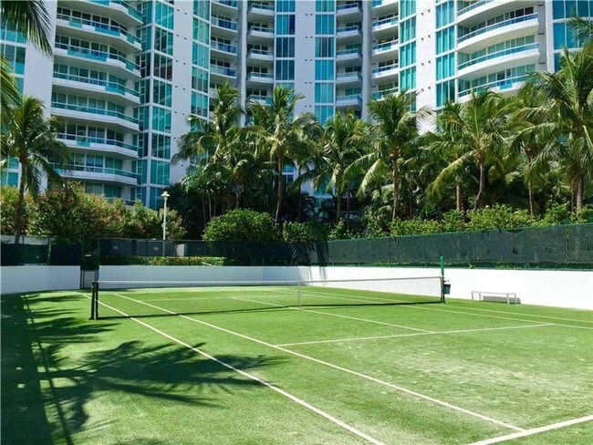 Foto del edificio - 1000 S Pointe Dr