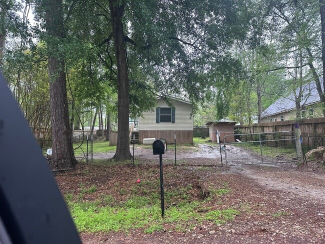 Building Photo - 20183 Lakeway Ln