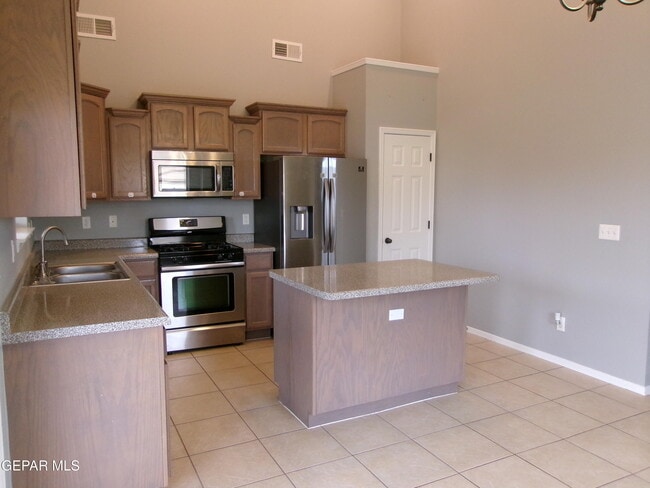 Building Photo - 5532 Ignacio Frias Dr