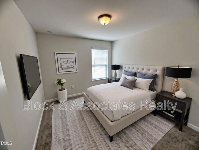 Foto del edificio - 1457 Rhodes Pond St
