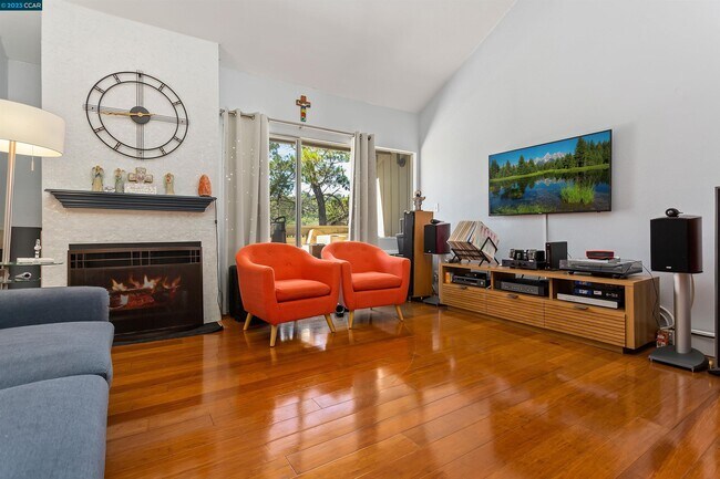 Building Photo - 1944 Ascot Dr