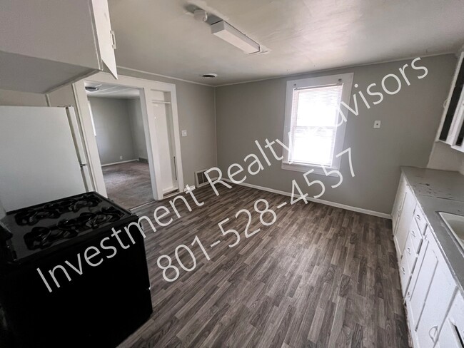 Building Photo - Single Family Home in Midvale!