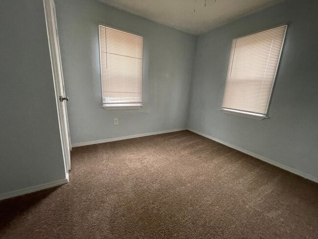 Building Photo - 1505 SE 65th