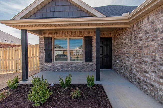 Building Photo - Beautiful 3-bedroom 2 bath Home in Fayetteville!! Near UofA!