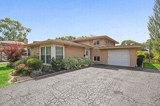 Building Photo - 230 Greenfield Dr