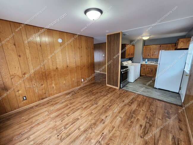 Building Photo - 3 bedroom 1 bathroom Ranch with a 2 car garage