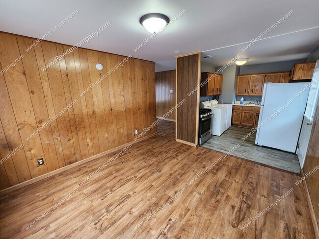 Foto del edificio - 3 bedroom 1 bathroom Ranch with a 2 car garage