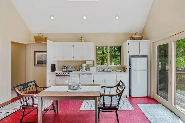 Foto del edificio - 193 Maple Ln