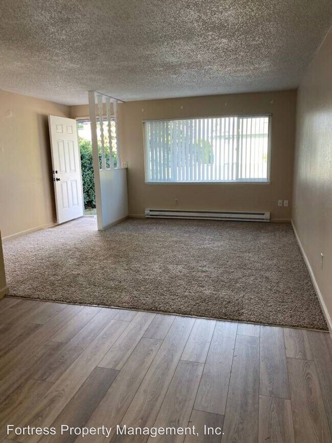 Foto del edificio - 1125-1131 NE 162nd Ave