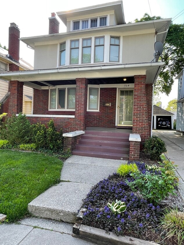 Primary Photo - 704 Lovett Ave SE