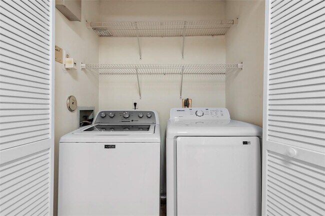 Building Photo - 7535 La Paz Blvd