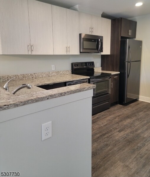 Foto del edificio - 241 Ridge Rd