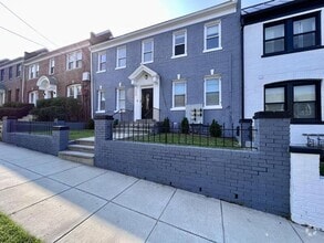 Building Photo - 1329 Adams St NE