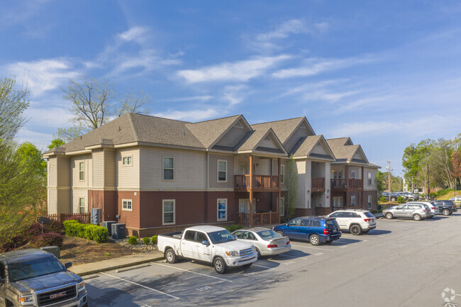 Building Photo - Pineherst Student Apartments