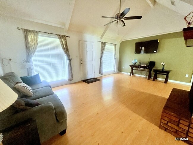 Foto del edificio - FURNISHED BRICK HOME ON CORNER LOT~