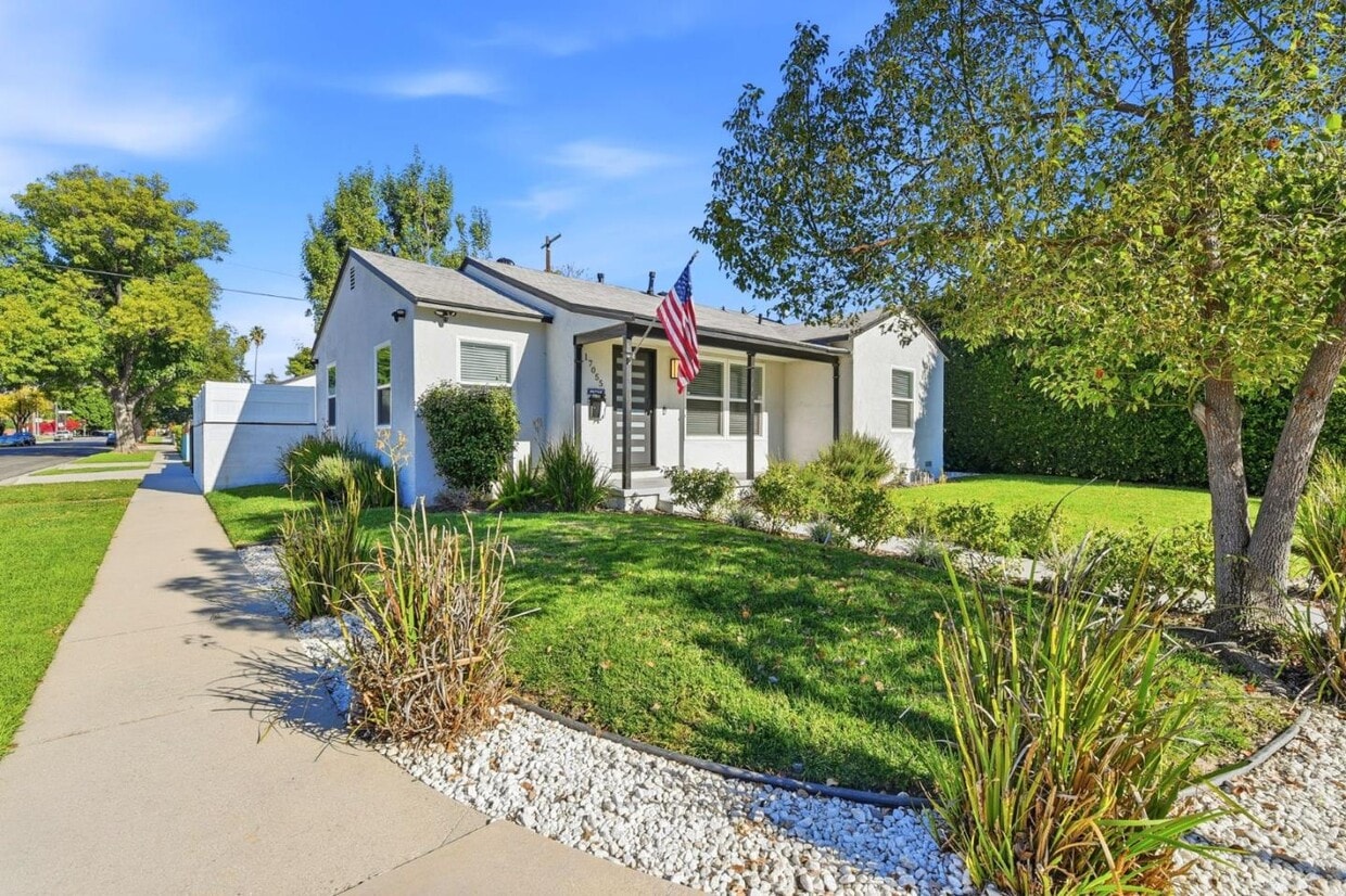 Foto principal - 17055 Gault St