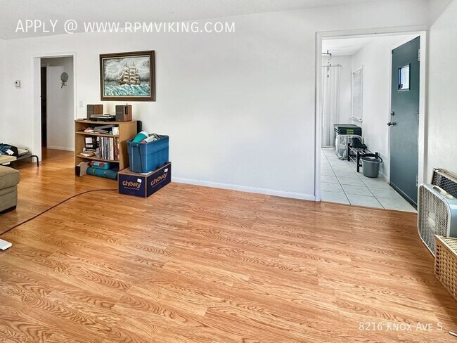 Building Photo - 4 Bed 2 Bath 2 Car Detached Garage House- ...