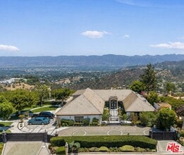 Building Photo - 8416 Skyline Dr