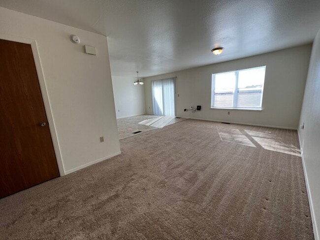 Building Photo - 1293 Dakota Dr