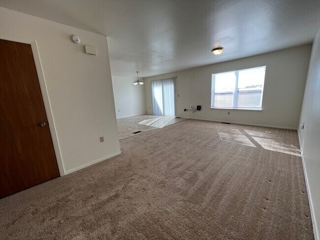 Foto del edificio - 1293 Dakota Dr