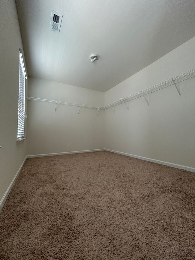 Foto del edificio - Beautiful 3-Bed, 2.5 Bath Home with Open F...
