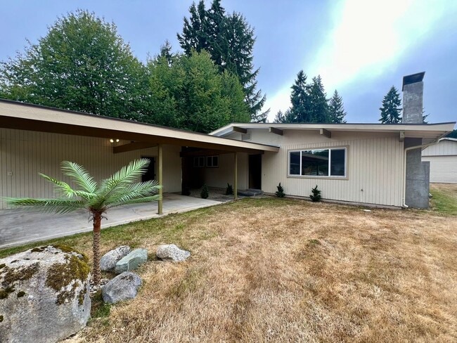 Foto del edificio - Updated 3BD w/ Outbuildings & Shop