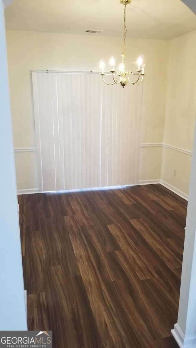 Foto del edificio - 4840 Hairston Park Square