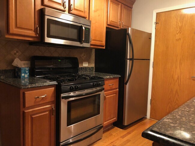 Foto del edificio - 4936 N Leonard Dr