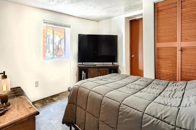 Bedroom - 738 Columbia St