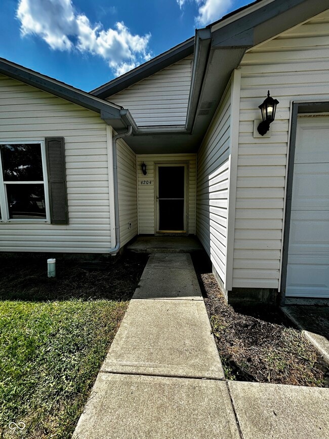 Building Photo - 4204 Sycamore Ct