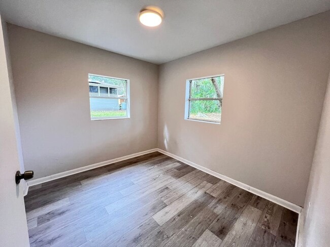 Building Photo - 107 Oakland Dr