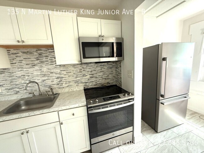 Foto del edificio - 135 N Martin Luther King Jr Ave