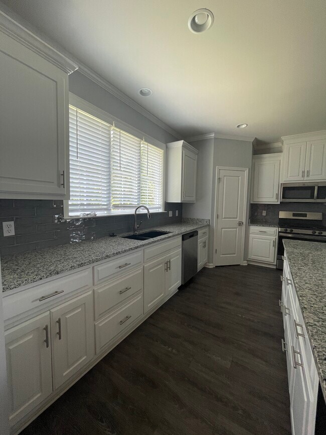 Foto del edificio - 564 Ridgeland Rd