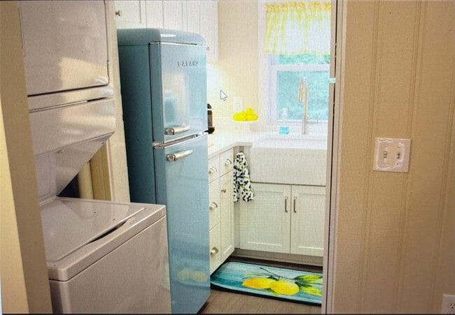 Kitchen - 16 Thornbush Rd