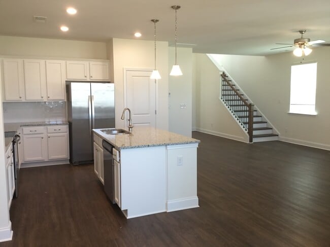 Building Photo - 104 Samara Lane