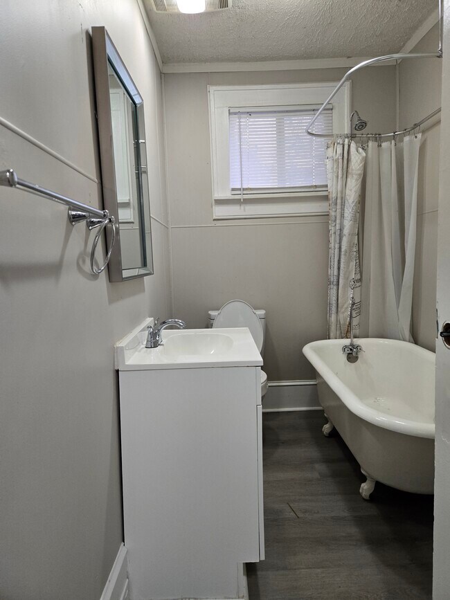 Foto del edificio - 1939 Haynie Dr