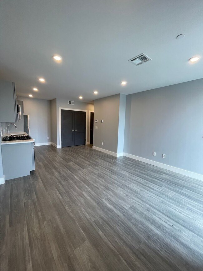 Foto del edificio - NEW LUXURY 1BED IN BRIGHTON NEAR BOSTON LANDING NO FEE