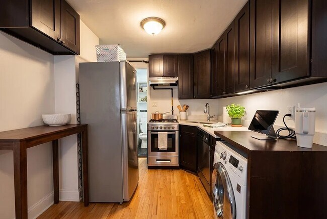 Foto del edificio - 118 E 4th St