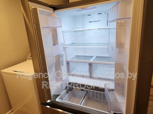 Foto del edificio - 4301 Lizshire Ln