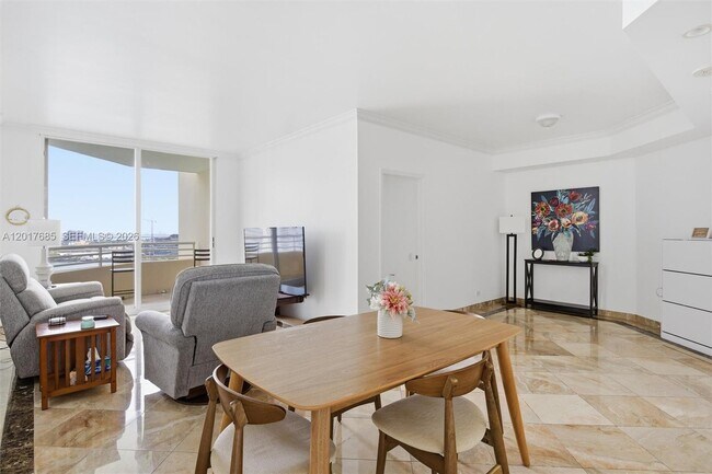 Foto del edificio - 888 Brickell Key Dr