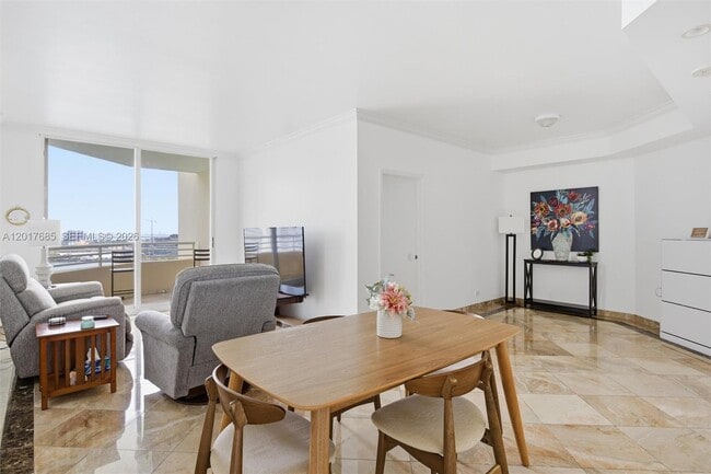 Building Photo - 888 Brickell Key Dr