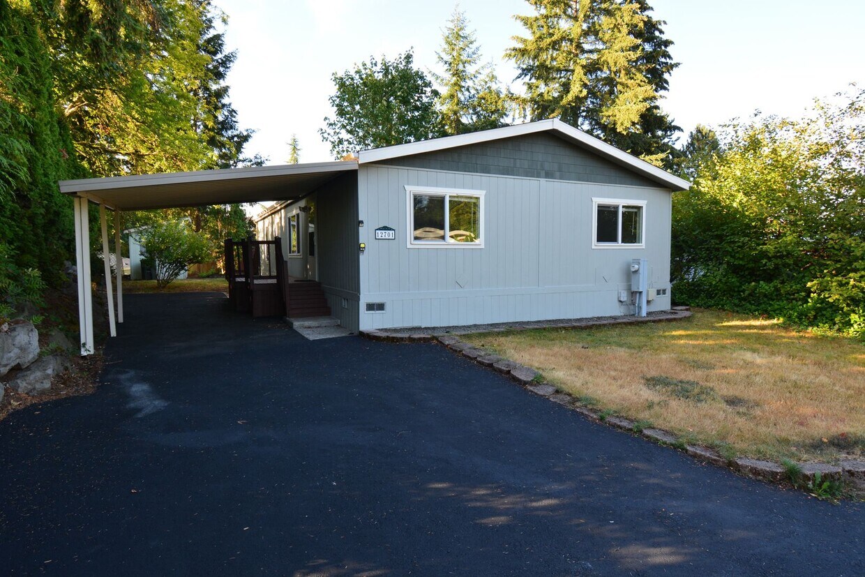 Primary Photo - Immaculate 3 Bedroom Home