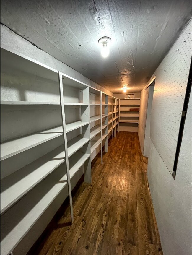 Building Photo - 223 500 S